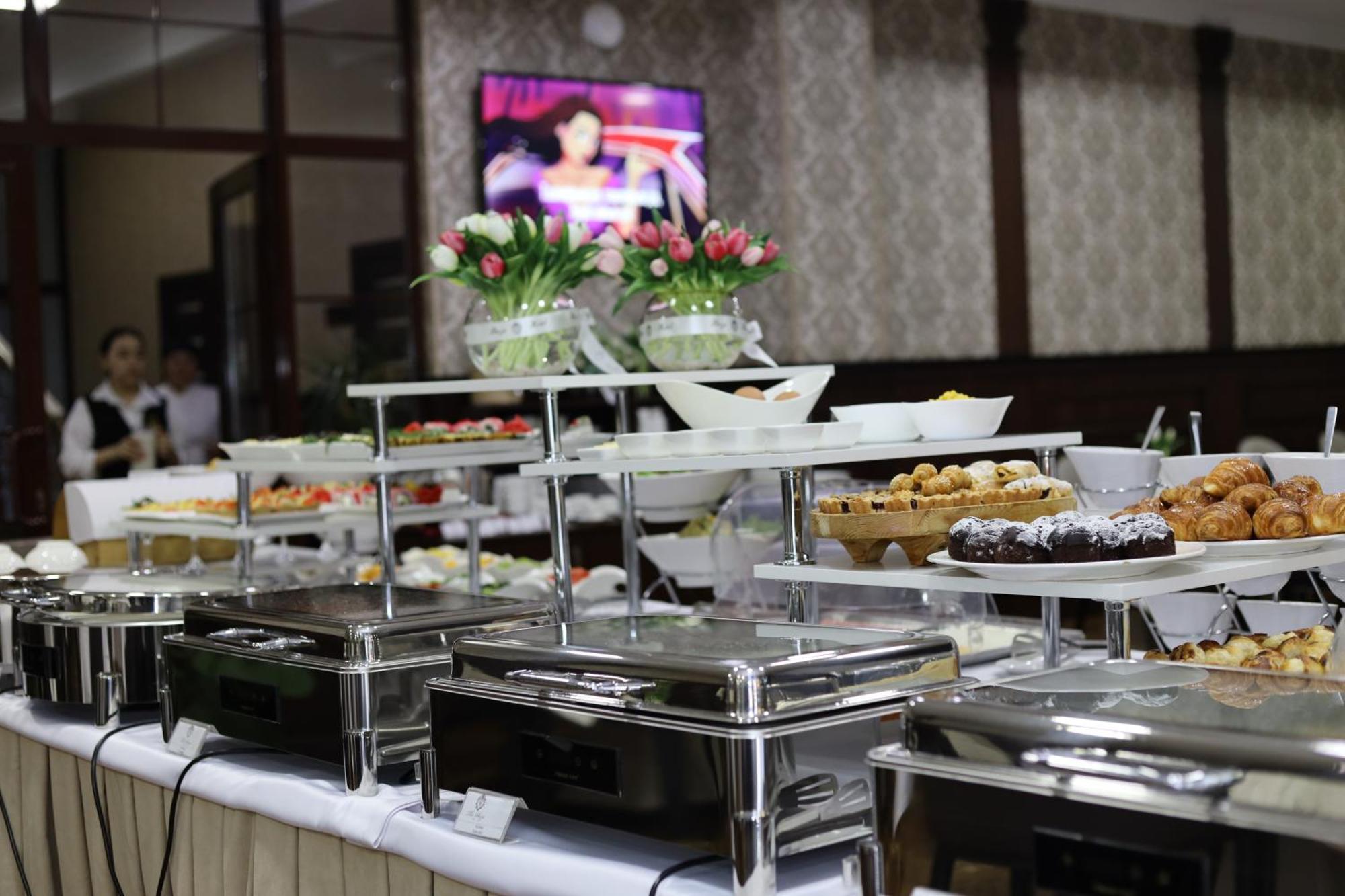 Plaza Hotel บิชเคก ภายนอก รูปภาพ