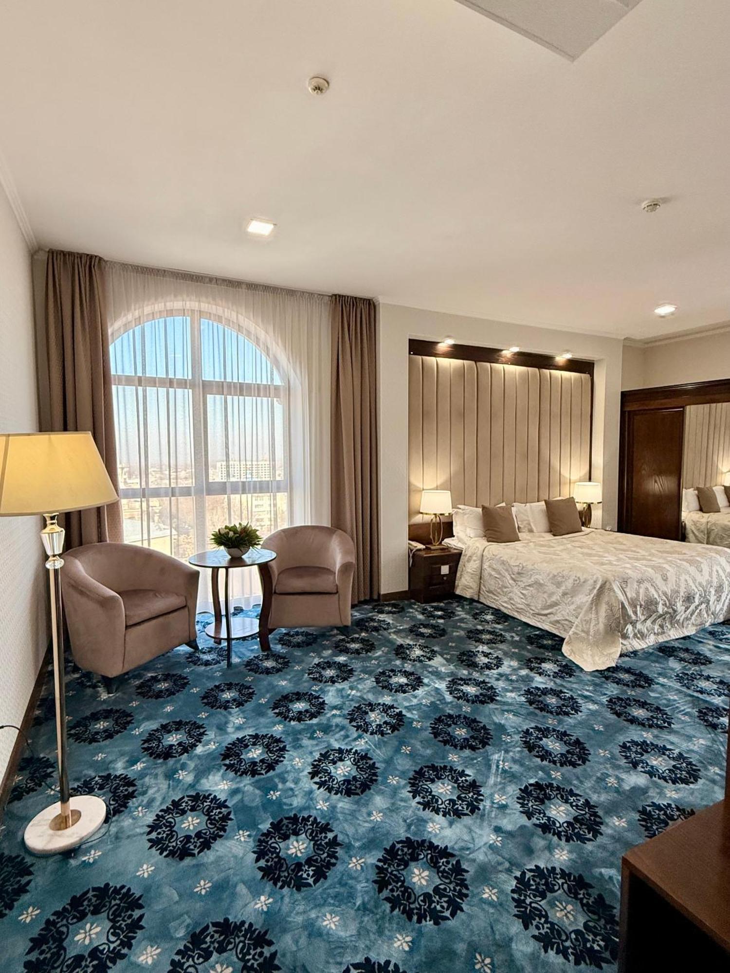 Plaza Hotel บิชเคก ภายนอก รูปภาพ